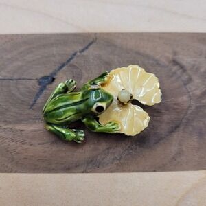 VTG 50'S ORIGINAL BY ROBERT ENAMEL FROG ON Water LILY PAD LEAF BROOCH PIN PEARL